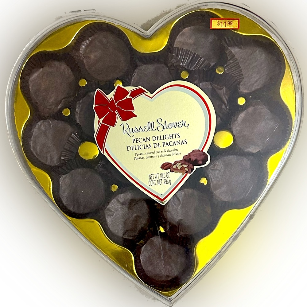 10.75” RUSSELL STOVER CLEAR PLASTIC HINGED VALENTINE HEART CHOCOLATE BOX GIFT #F